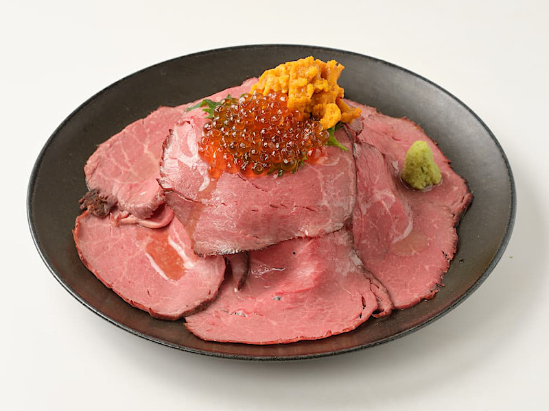名物！自家製ローストビーフ丼 ウニいくら乗せ